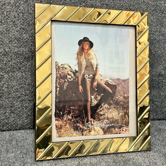 Vintage solid brass 8x10 photo frame raised diagonal lines brown velvet back - Picture 2 of 11